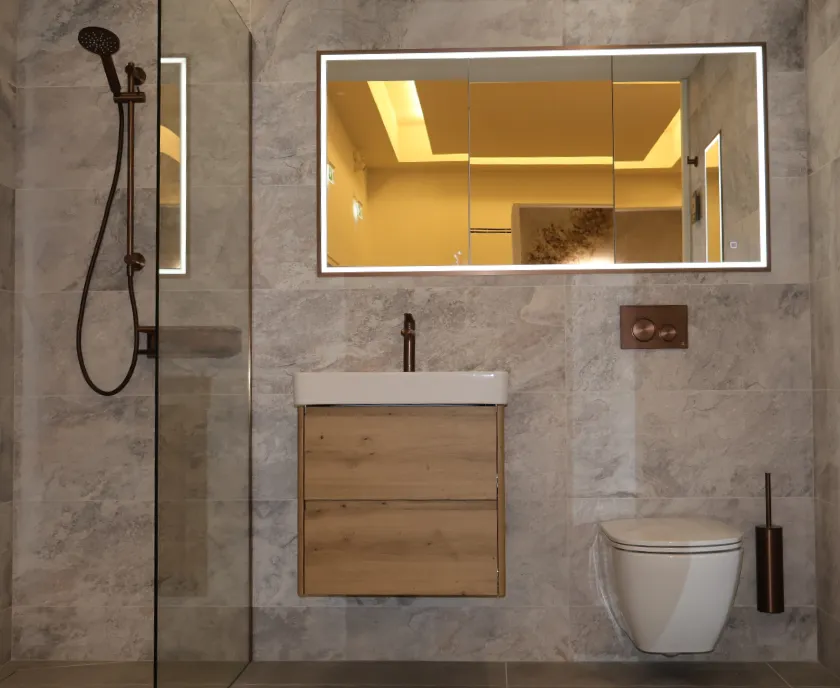 Stone-Effect Surfaces & Natural Wood